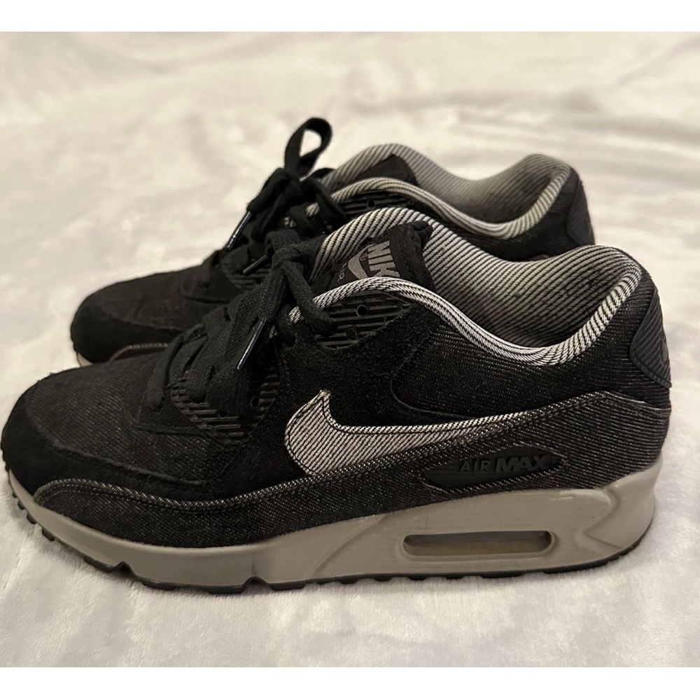 Nike Air Max 90 Sneakers